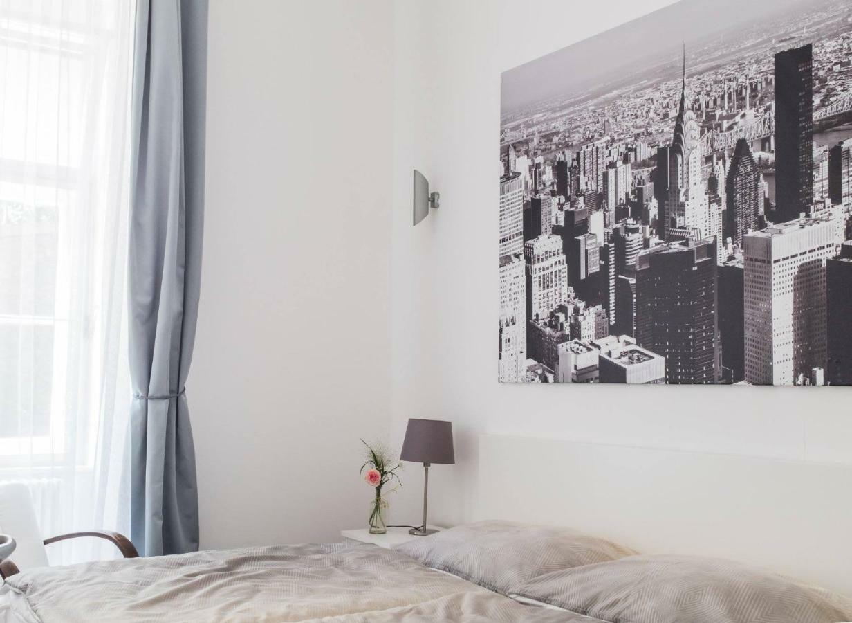 Spacious Old Town Luxury Apartment Linz Bagian luar foto